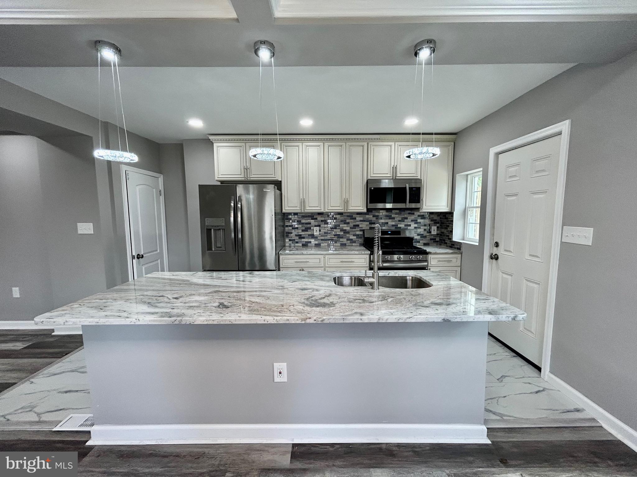 4642 Northwood Drive Baltimore, MD 21239 - Photo 7 of 28