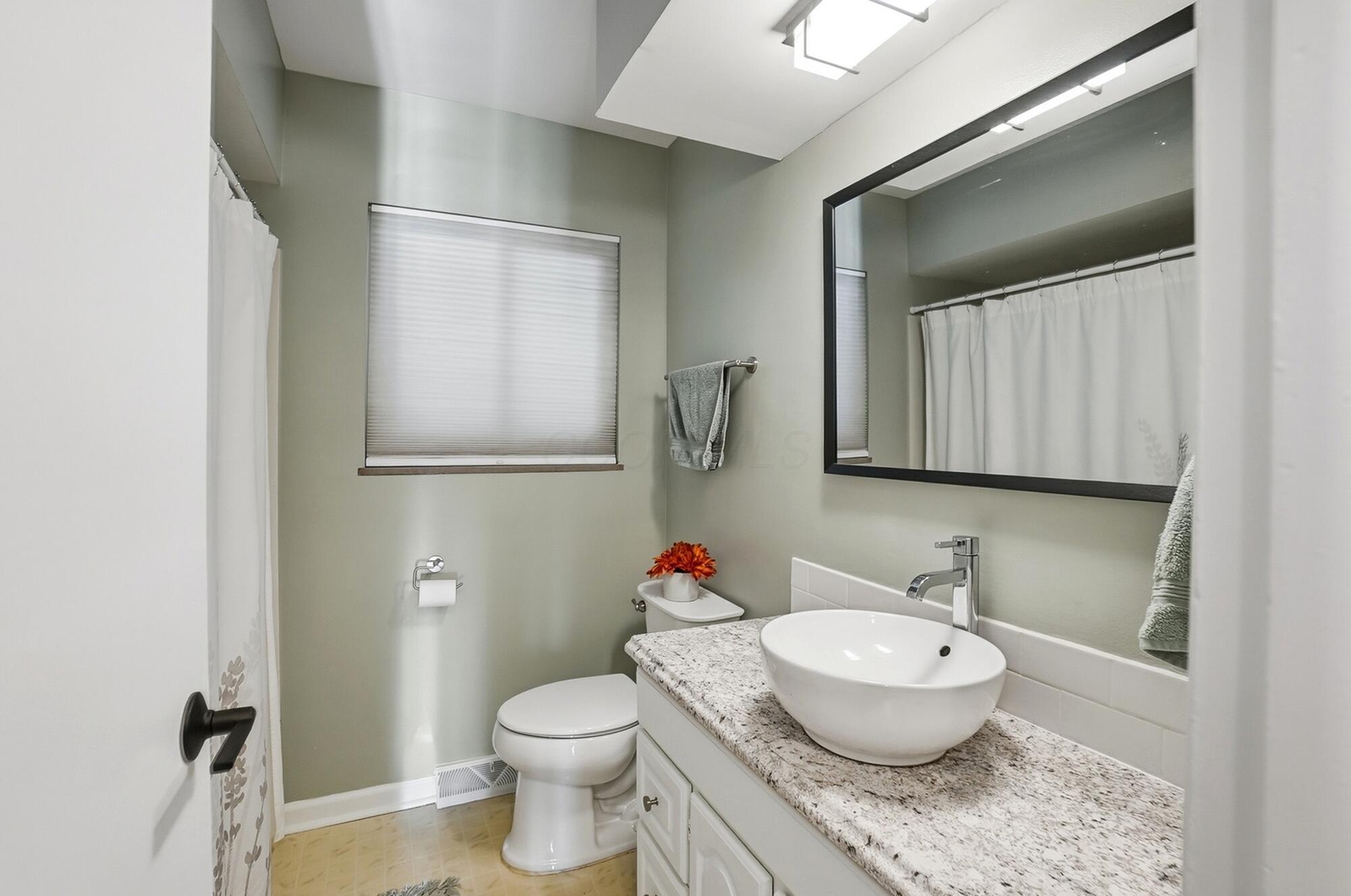 1237 Haddon Road Columbus, OH 43209 - Photo 24 of 64 025