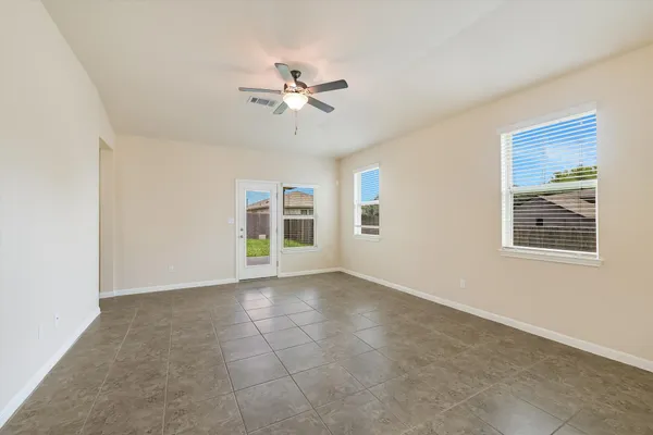 $2,095 | 5652 Porano Circle, Round Rock, TX 78665