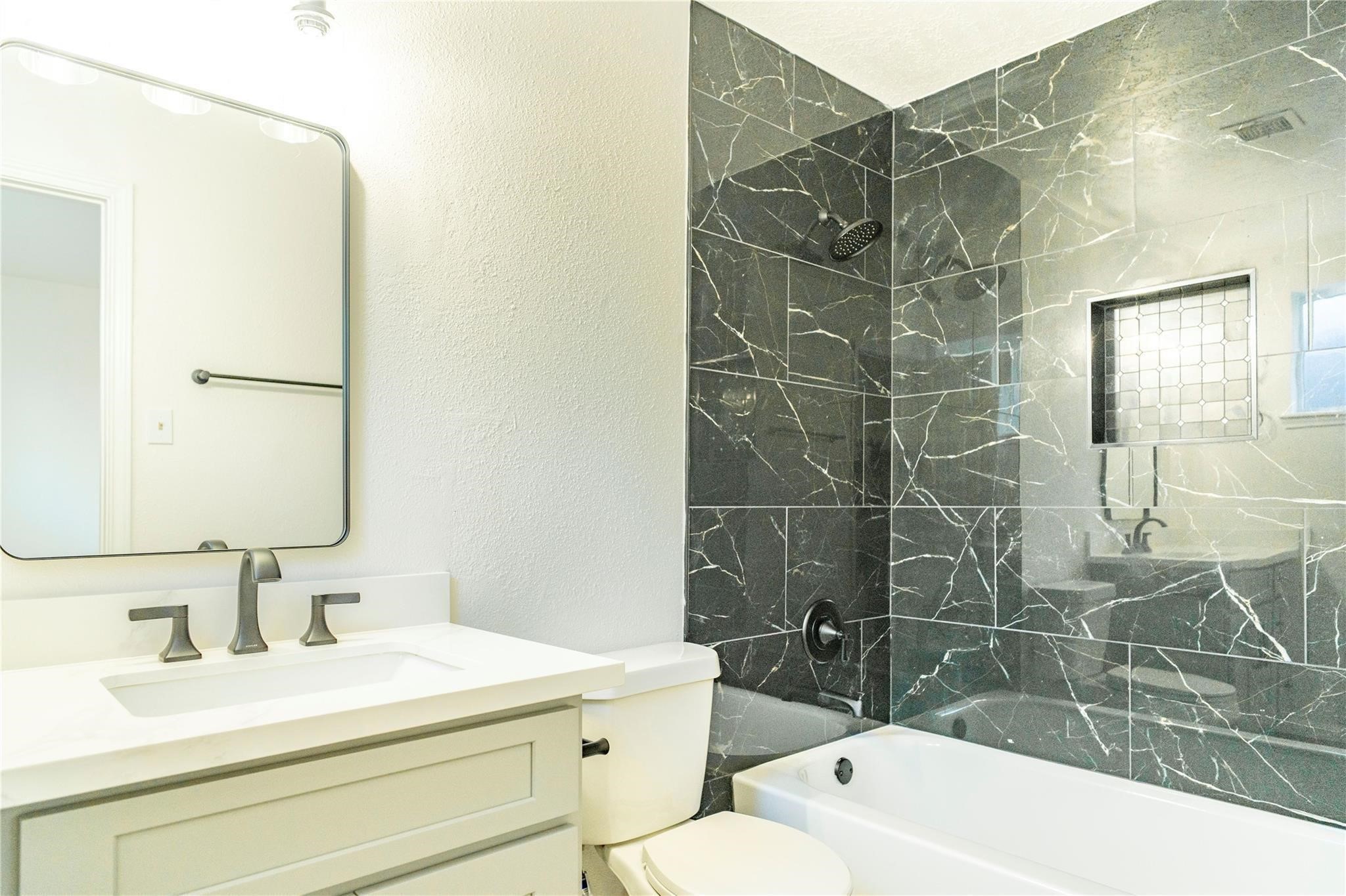 10907 Sharpview Drive Houston, TX 77072 - Photo 13 of 27