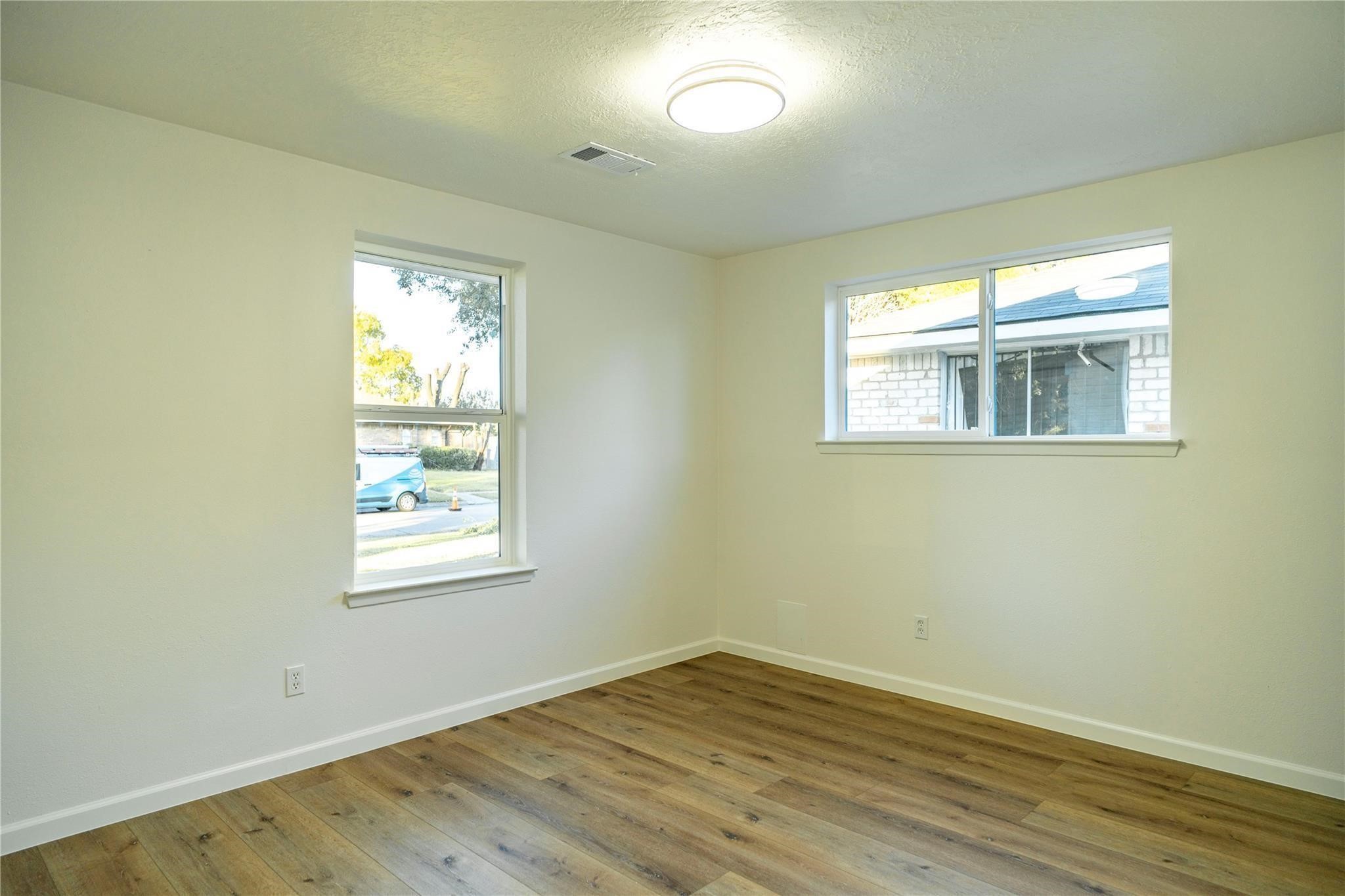 10907 Sharpview Drive Houston, TX 77072 - Photo 16 of 27