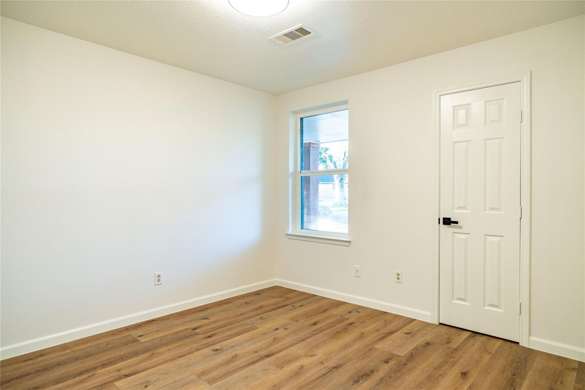 10907 Sharpview Drive Houston, TX 77072 - Photo 18 of 27