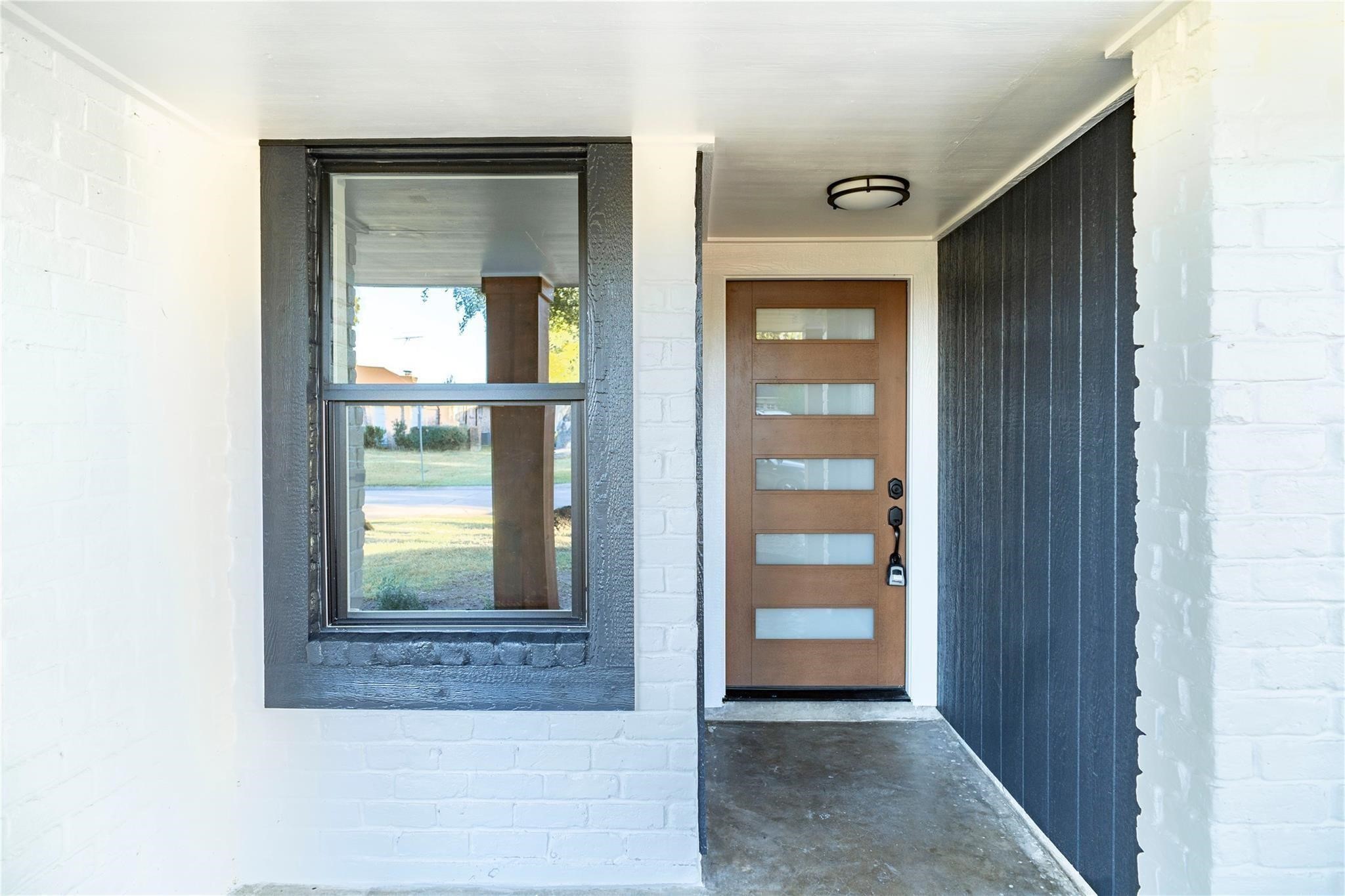 10907 Sharpview Drive Houston, TX 77072 - Photo 3 of 27