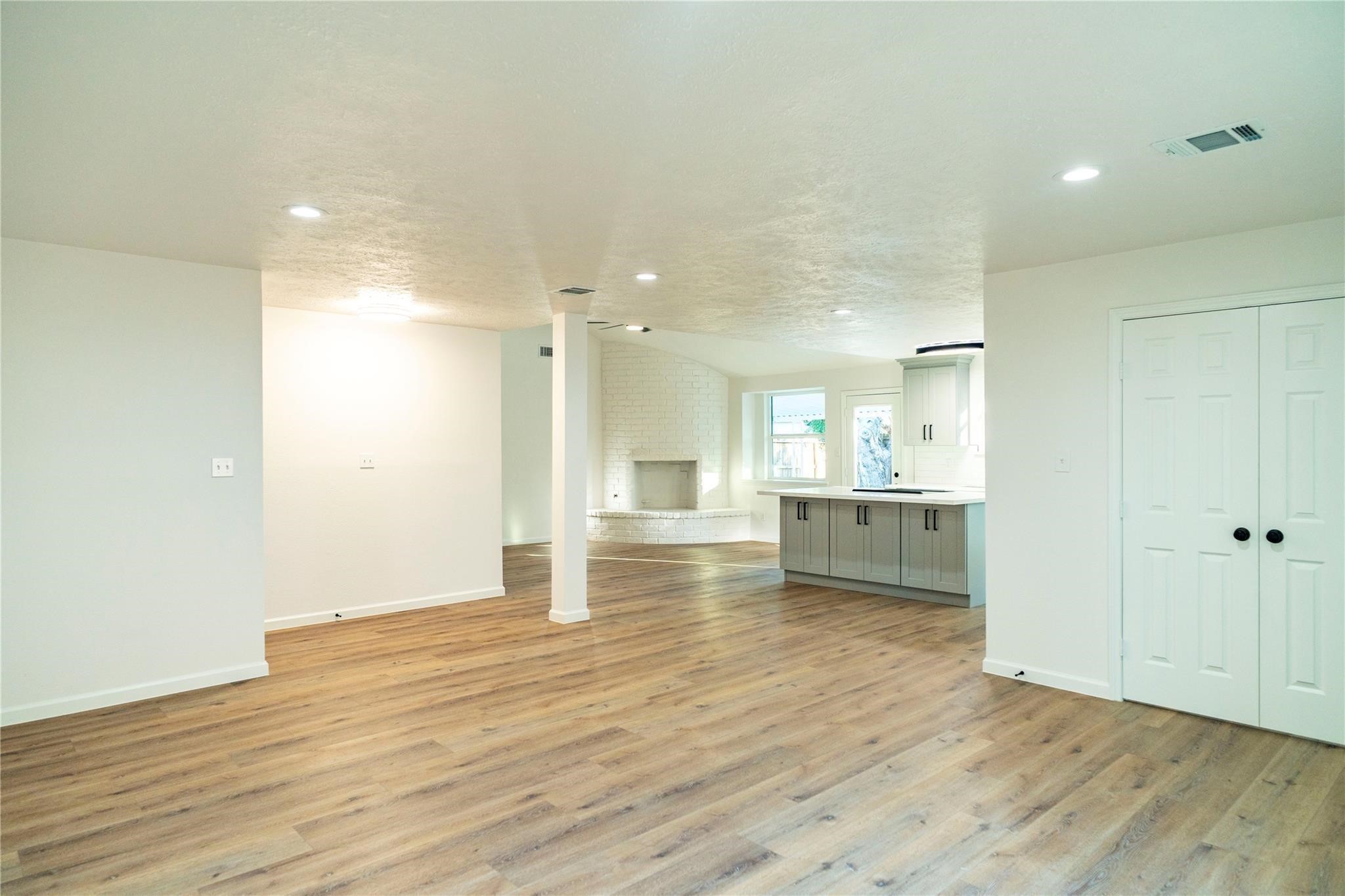 10907 Sharpview Drive Houston, TX 77072 - Photo 6 of 27