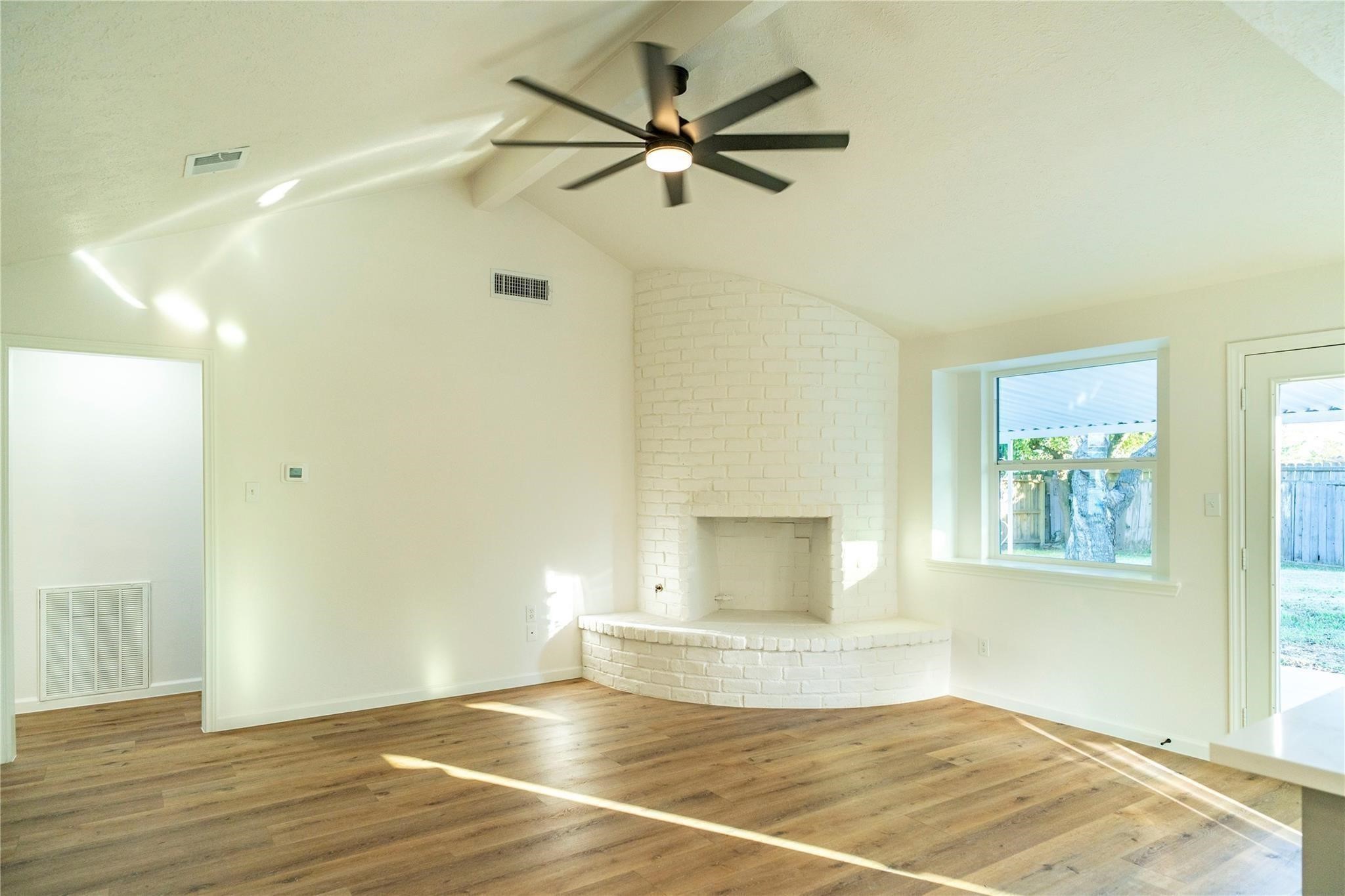 10907 Sharpview Drive Houston, TX 77072 - Photo 7 of 27