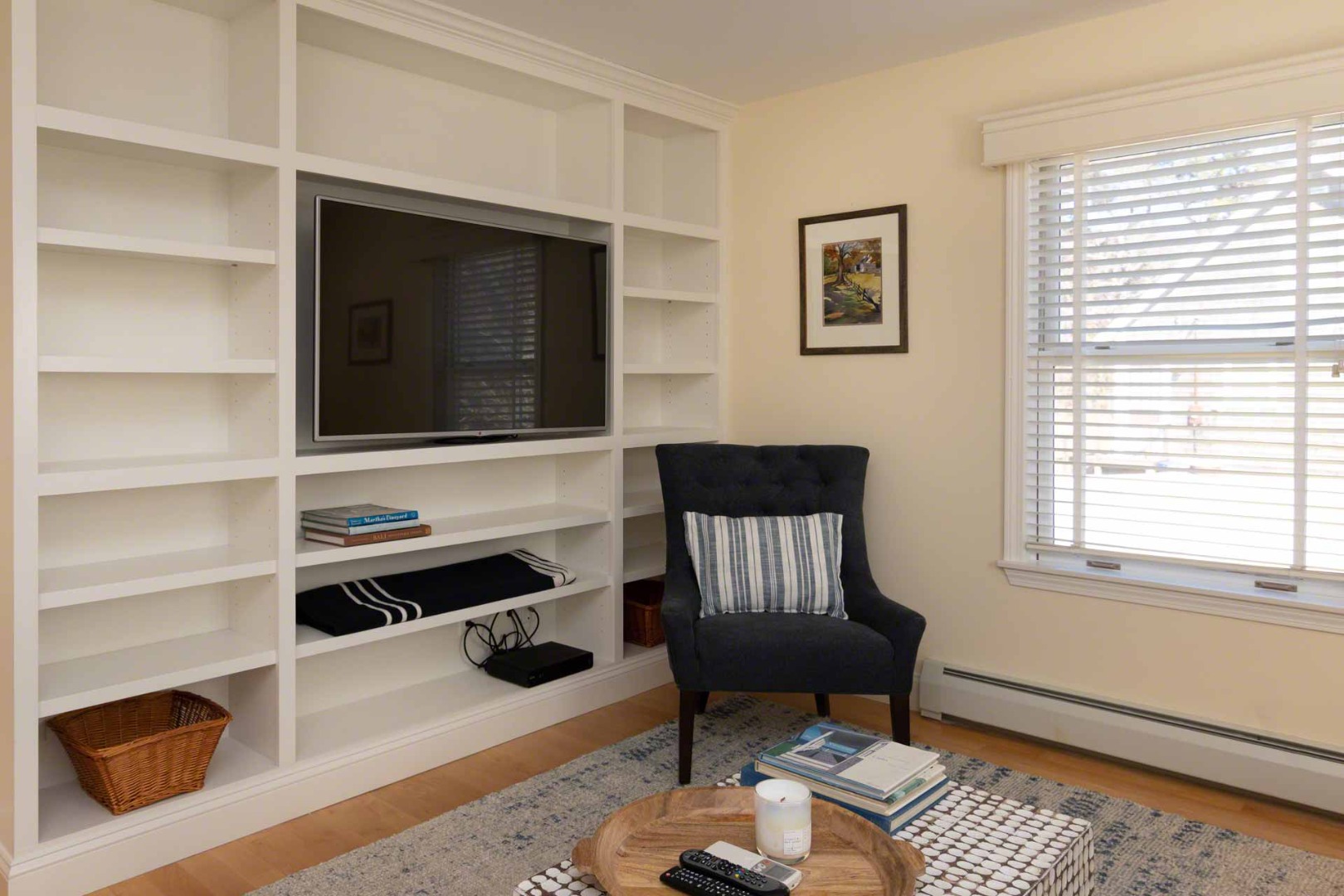 63 Norton Orchard Road Edgartown, MA 02539 - Photo 14 of 43 a livingroom with furniture and a window