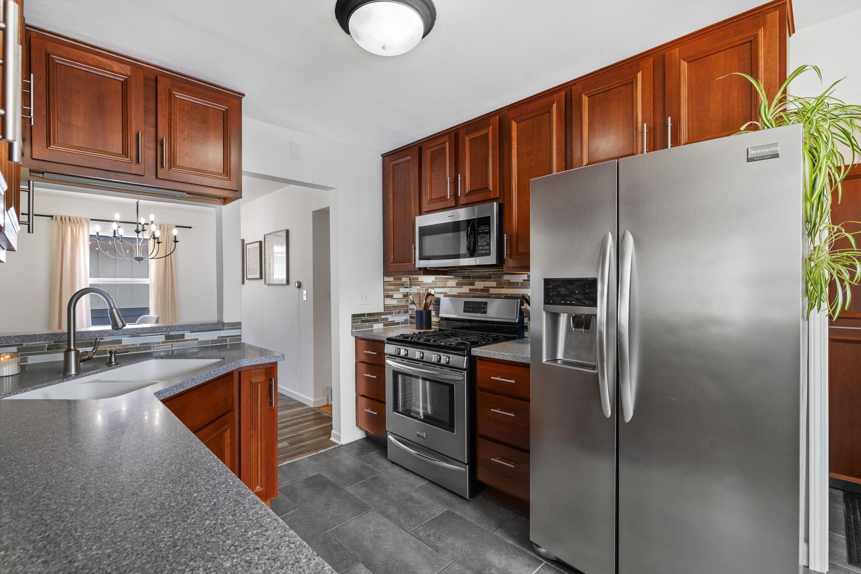 111 Virginia Street Racine, WI 53405 - Photo 10 of 29 kitchen
