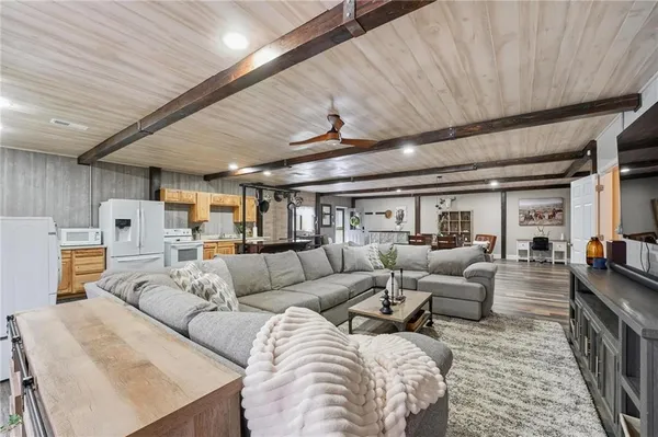 $2,289,000 | 11155 Hubbard Road, Kansas City, KS 66109