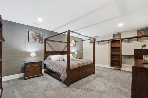 $2,289,000 | 11155 Hubbard Road, Kansas City, KS 66109