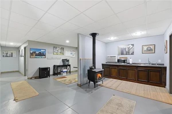 $2,289,000 | 11155 Hubbard Road, Kansas City, KS 66109