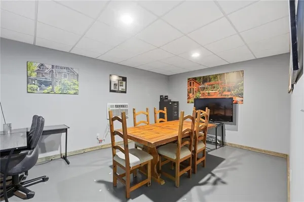 $2,289,000 | 11155 Hubbard Road, Kansas City, KS 66109