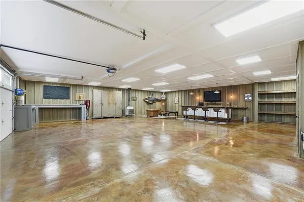 $2,289,000 | 11155 Hubbard Road, Kansas City, KS 66109