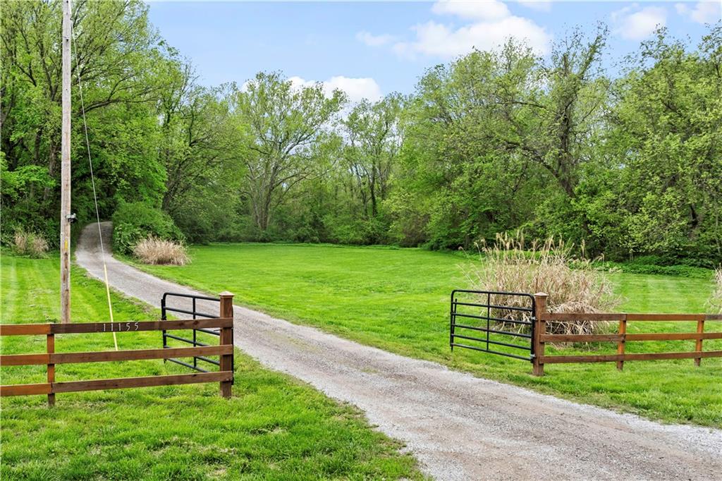 11155 Hubbard Road Kansas City, KS 66109 - Photo 3 of 90