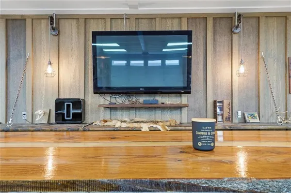 $2,289,000 | 11155 Hubbard Road, Kansas City, KS 66109