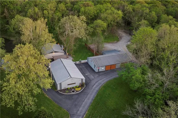 $2,289,000 | 11155 Hubbard Road, Kansas City, KS 66109