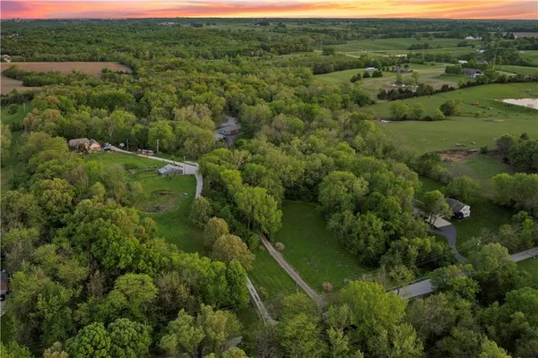 $2,289,000 | 11155 Hubbard Road, Kansas City, KS 66109