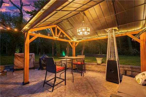 $2,289,000 | 11155 Hubbard Road, Kansas City, KS 66109