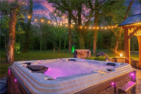 $2,289,000 | 11155 Hubbard Road, Kansas City, KS 66109