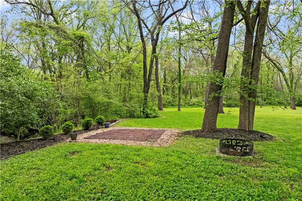 $2,289,000 | 11155 Hubbard Road, Kansas City, KS 66109