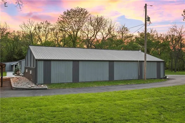 $2,289,000 | 11155 Hubbard Road, Kansas City, KS 66109