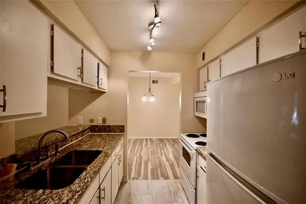 $1,500 | 1818 Augusta Drive, Unit 4, Houston, TX 77057