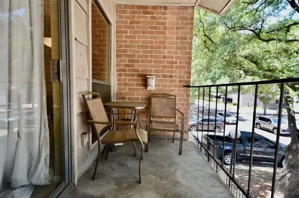 $1,500 | 1818 Augusta Drive, Unit 4, Houston, TX 77057