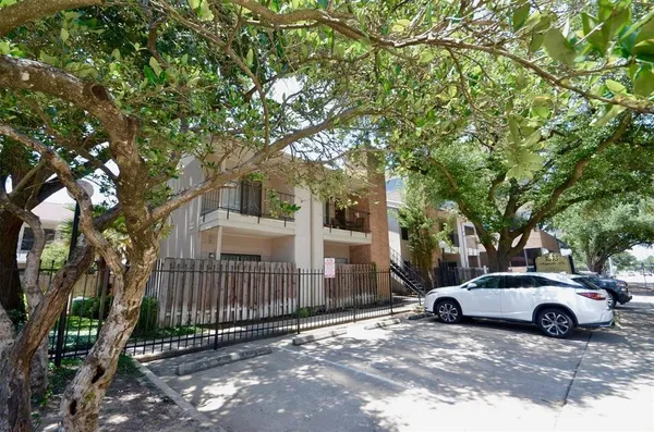 $1,500 | 1818 Augusta Drive, Unit 4, Houston, TX 77057