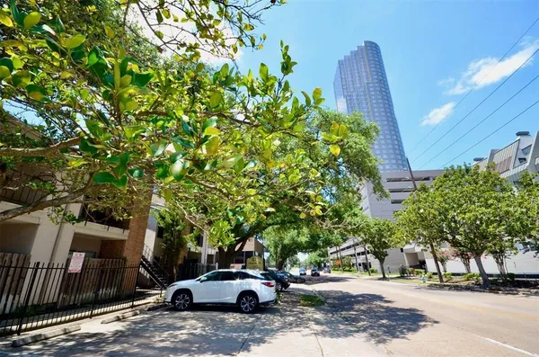 $1,500 | 1818 Augusta Drive, Unit 4, Houston, TX 77057