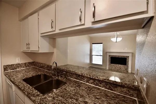 $1,500 | 1818 Augusta Drive, Unit 4, Houston, TX 77057