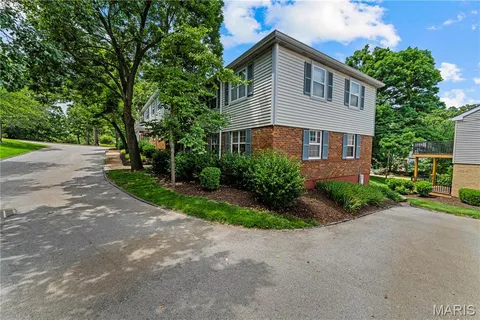 $209,000 | 9102 West Swan Circle, Brentwood, MO 63144