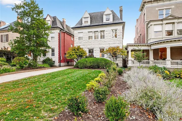 $899,000 | 4624 Pershing Place, St. Louis, MO 63108