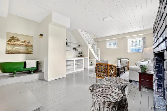 $899,000 | 4624 Pershing Place, St. Louis, MO 63108