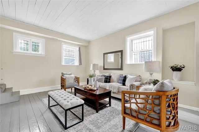 $899,000 | 4624 Pershing Place, St. Louis, MO 63108