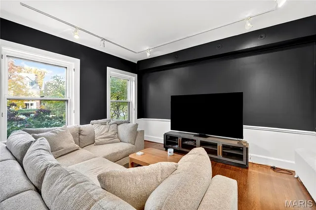 $899,000 | 4624 Pershing Place, St. Louis, MO 63108