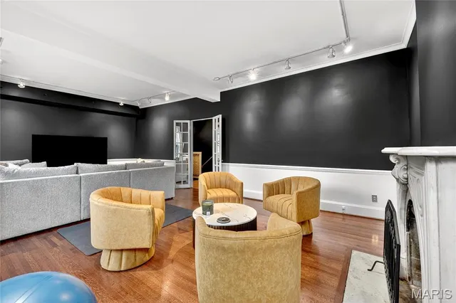 $899,000 | 4624 Pershing Place, St. Louis, MO 63108