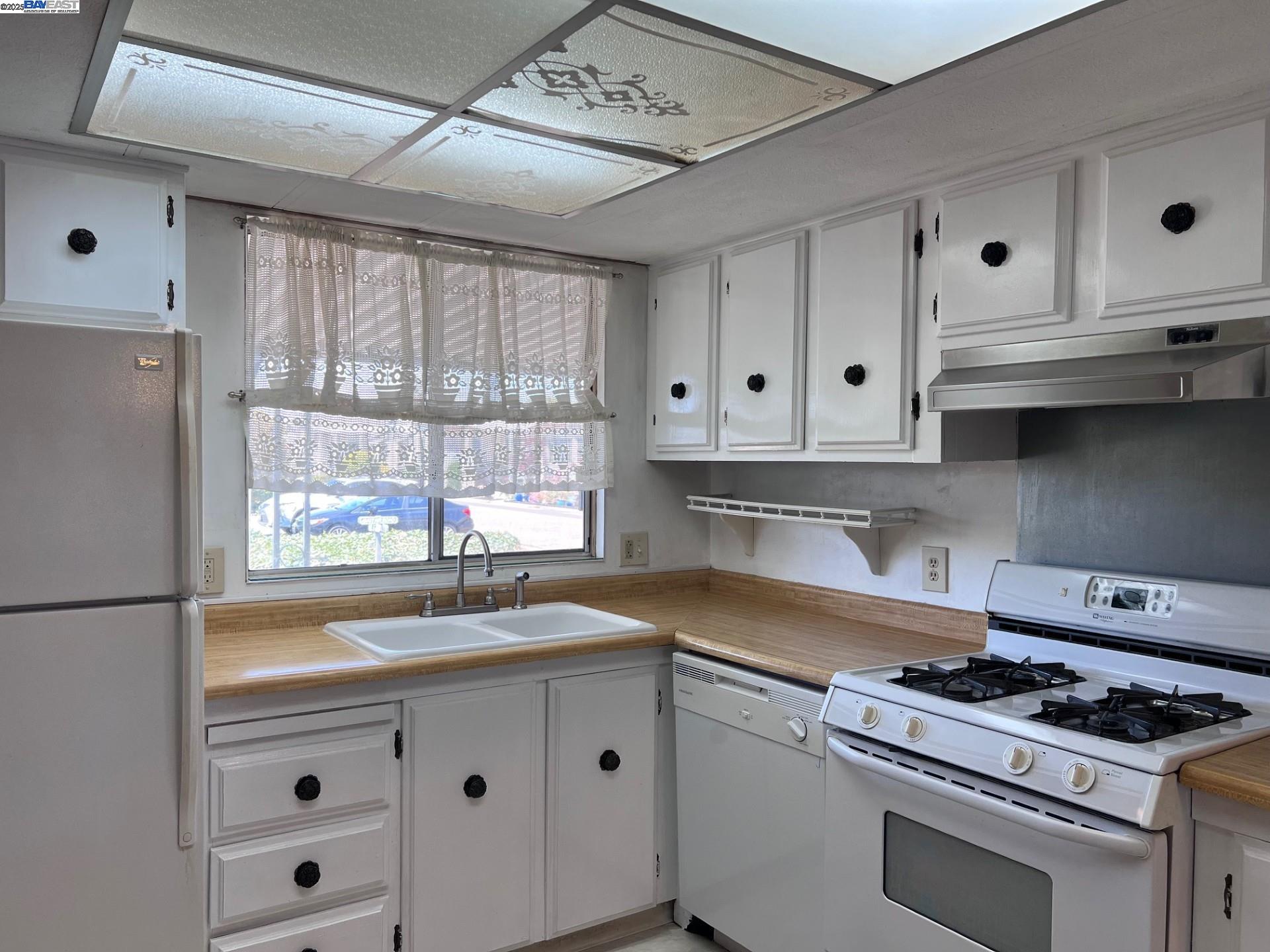 1352 Chelsea Way Hayward, CA 94544 - Photo 12 of 38