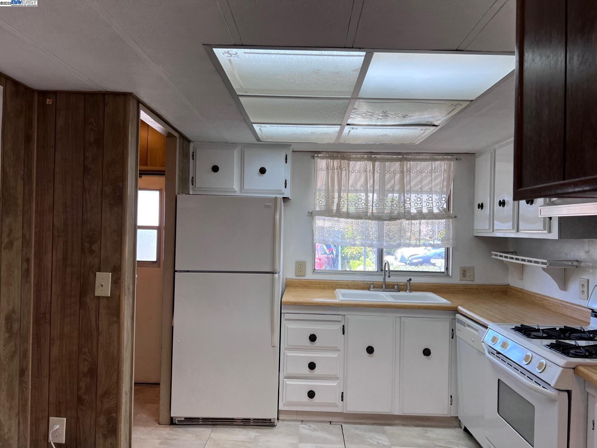 1352 Chelsea Way Hayward, CA 94544 - Photo 8 of 38