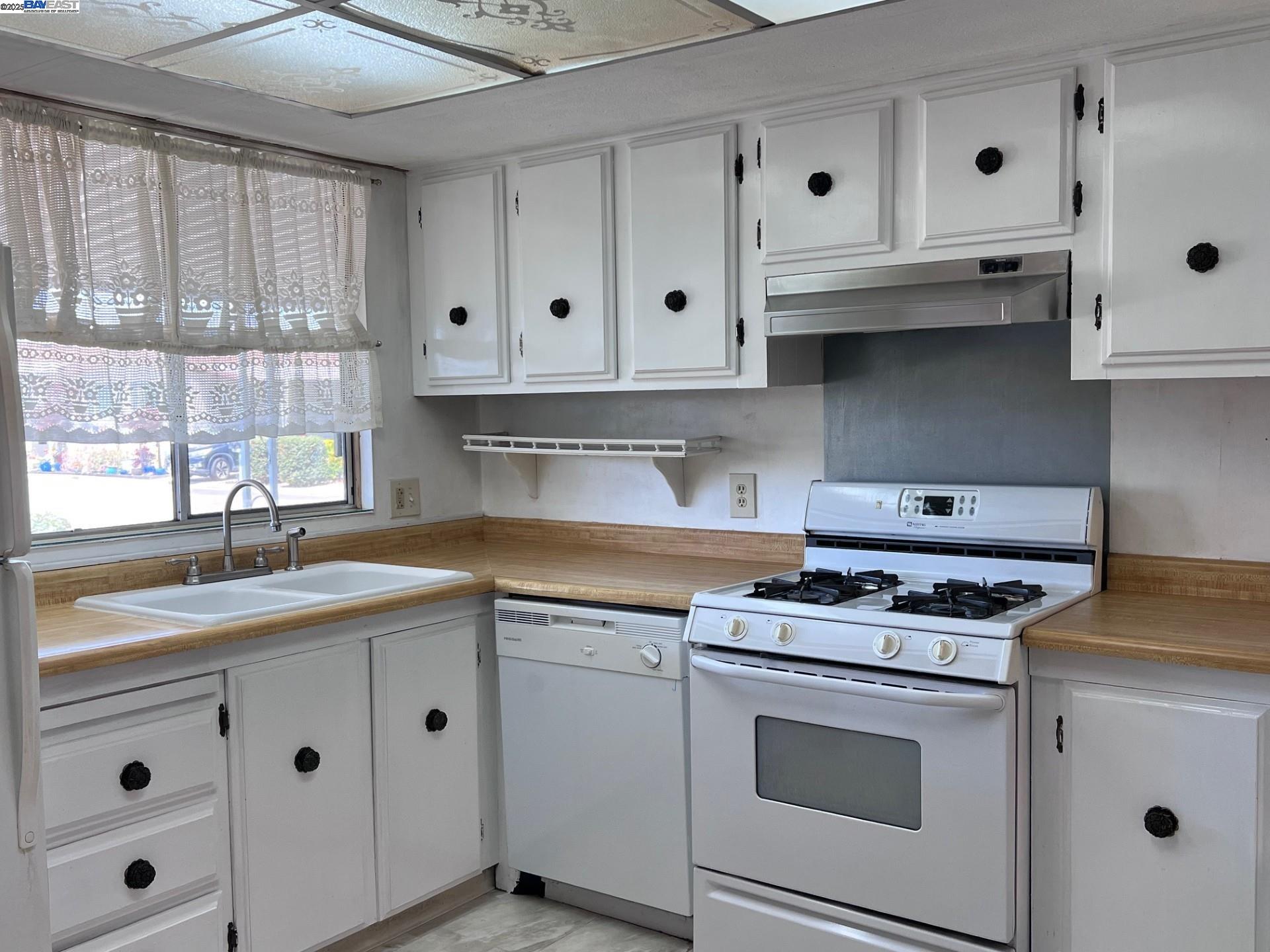 1352 Chelsea Way Hayward, CA 94544 - Photo 9 of 38