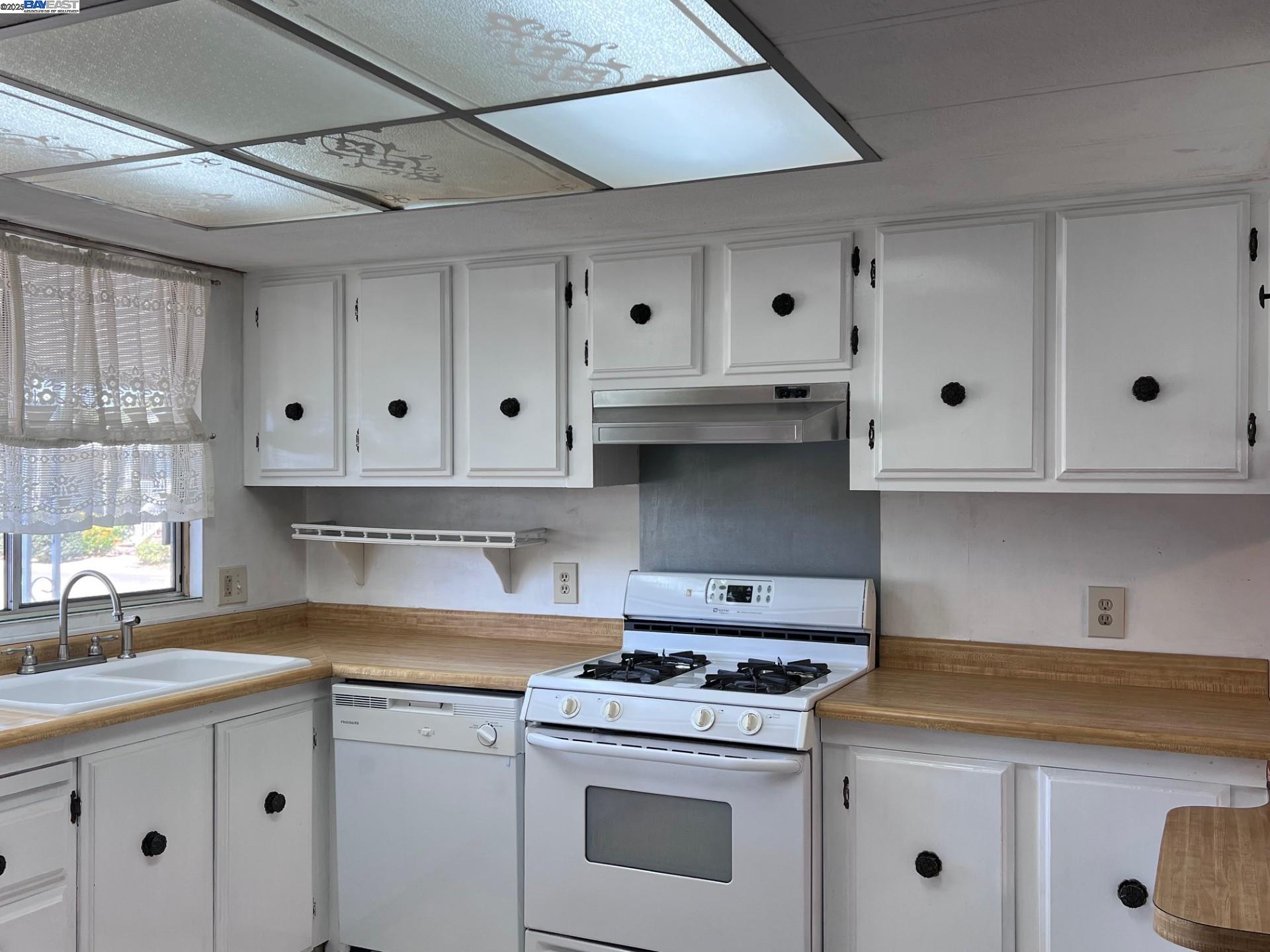 1352 Chelsea Way Hayward, CA 94544 - Photo 10 of 38