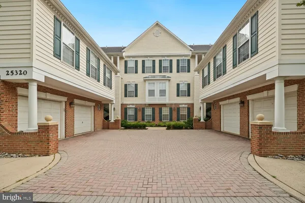 $445,000 | 25320 Lake Mist Square, Unit 201, Chantilly, VA 20152