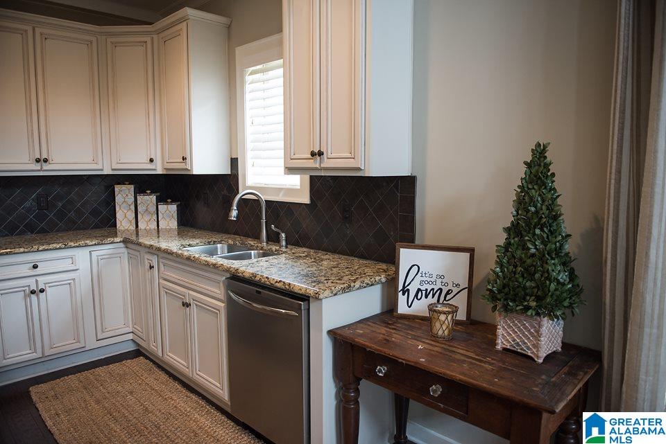 403 Lake Chelsea Way Chelsea, AL 35043 - Photo 11 of 38