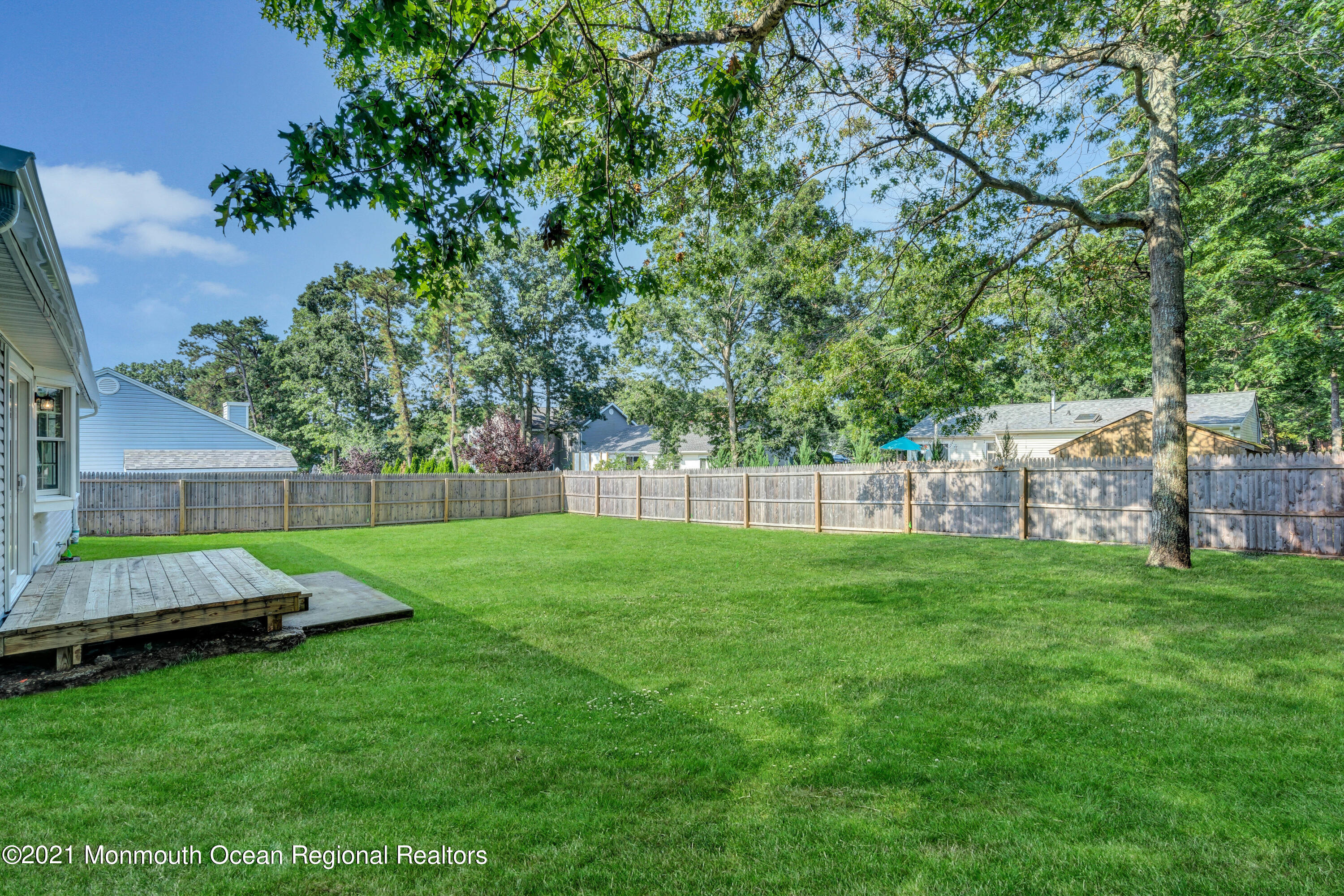 177 Topside Road Manahawkin, NJ 08050 - Photo 28 of 30 a view of a backyard with a garden