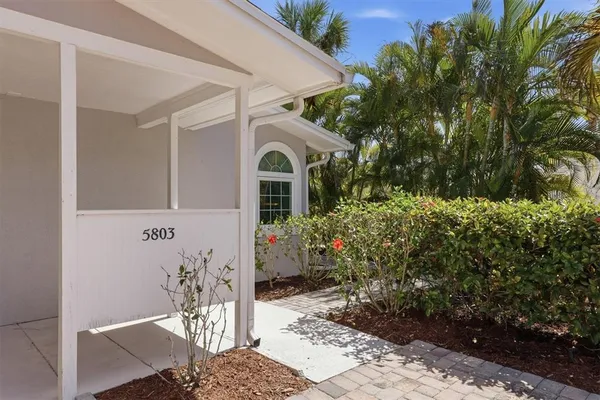 $1,075,000 | 5803 De Palmas Avenue, Holmes Beach, FL 34217