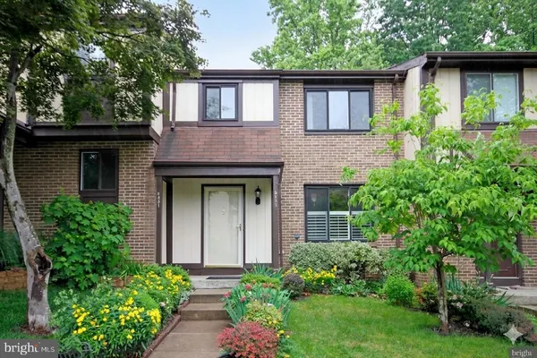 $574,900 | 5851 Jackson Oak Court, Burke, VA 22015
