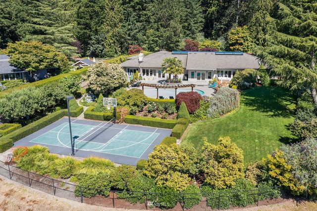 a view of a house with a yard and garden