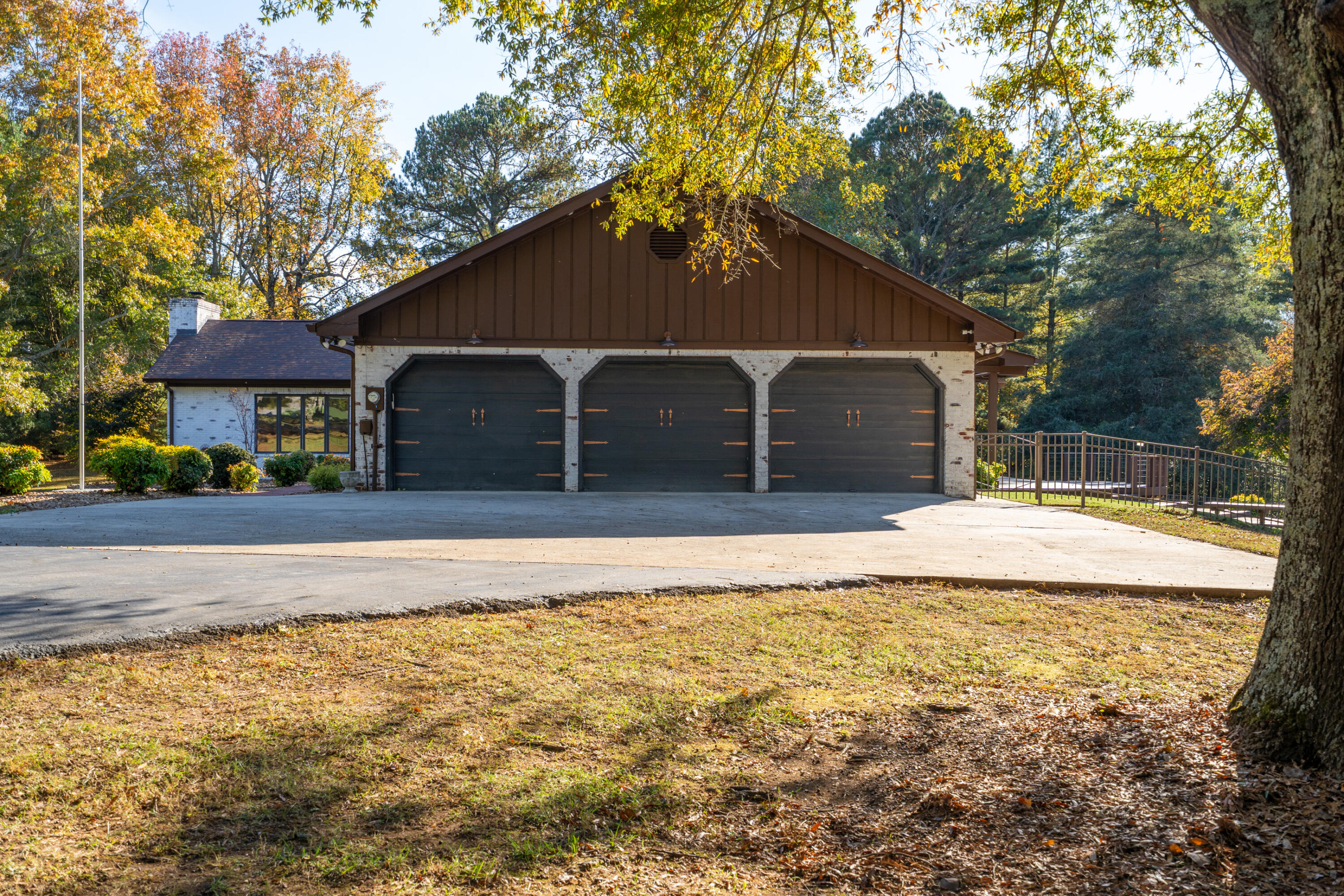 43 Ridgeway Drive Ringgold, GA 30736 - Photo 34 of 89 3-CAR GARAGE