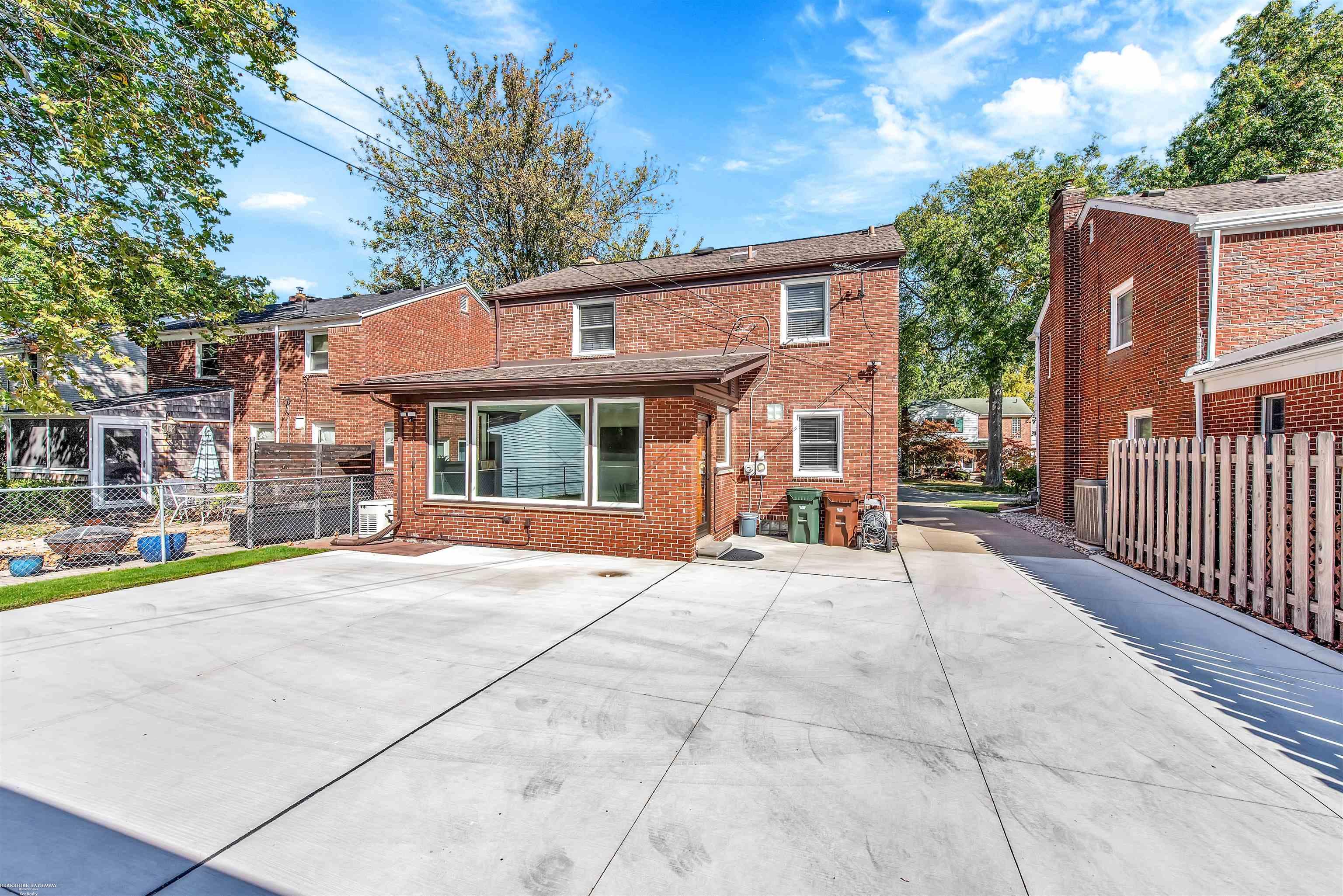 1725 Newcastle Road Grosse Pointe Woods, MI 48236 - Photo 36 of 37