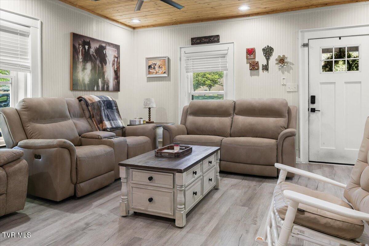 2829-2839 Rock Springs Road Kingsport, TN 37664 - Photo 12 of 53 12-Living Room