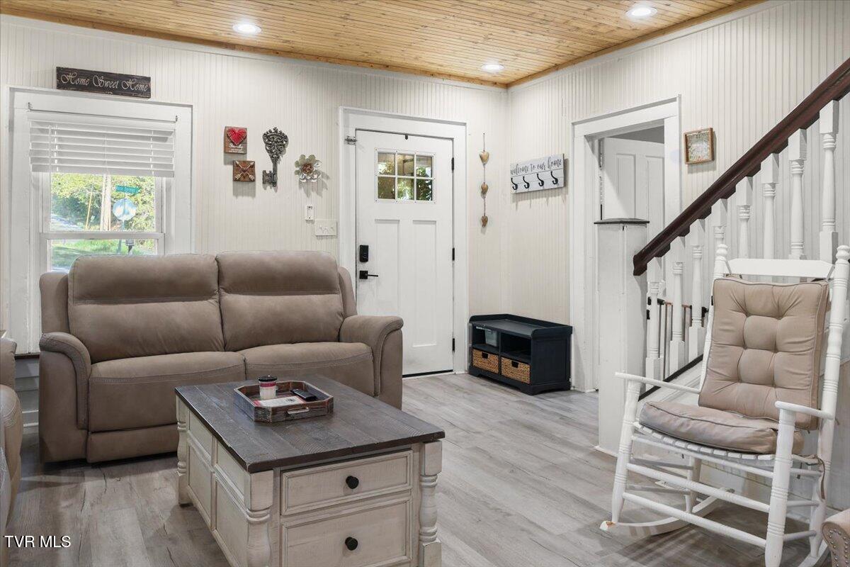 2829-2839 Rock Springs Road Kingsport, TN 37664 - Photo 13 of 53 13-Living Room