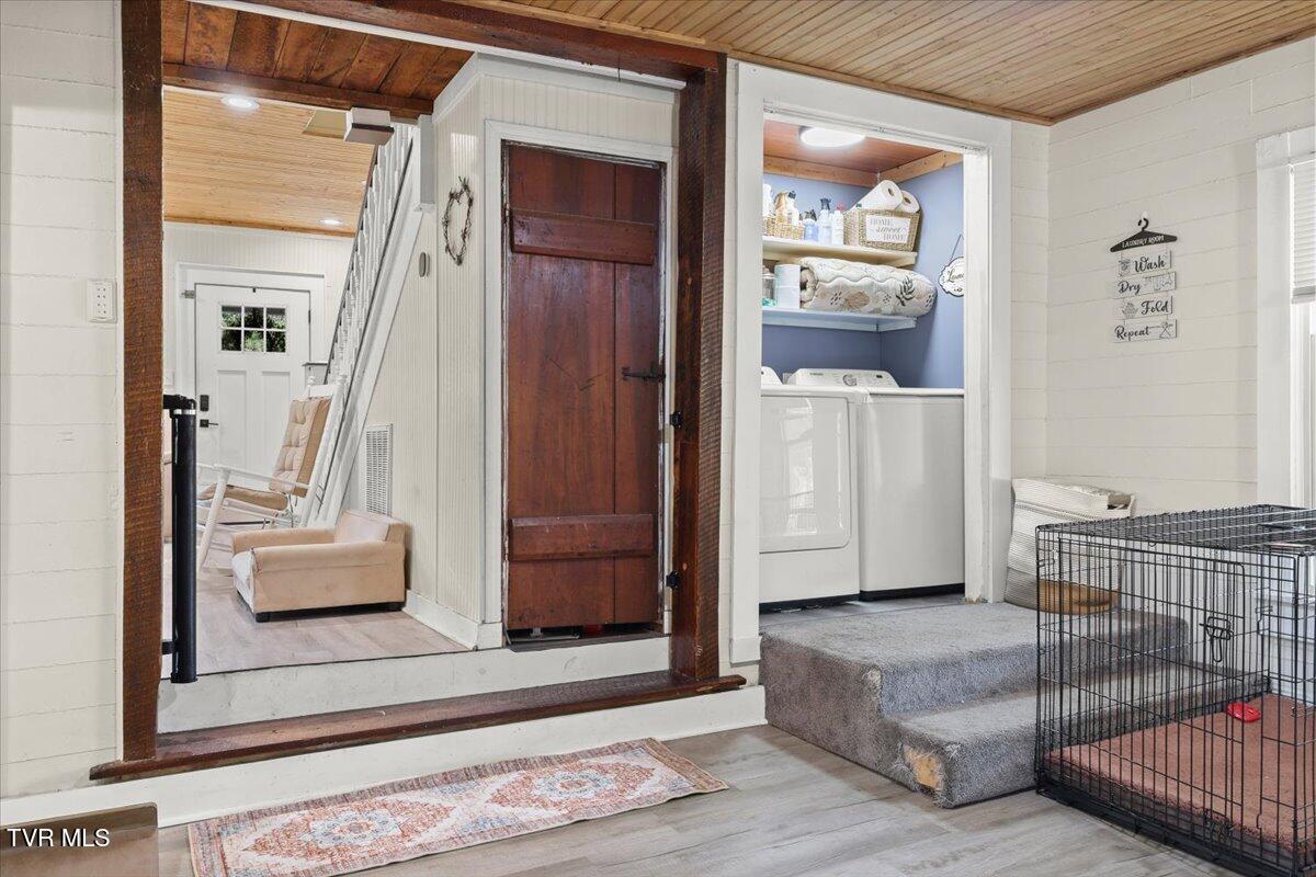 2829-2839 Rock Springs Road Kingsport, TN 37664 - Photo 17 of 53 17-Dining to Laundry and Kitchen